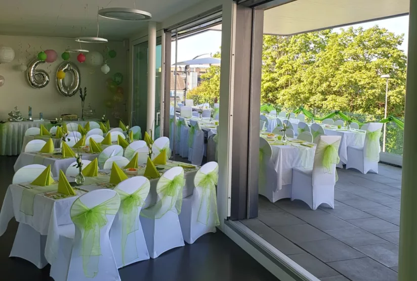 eventlokal cafeteria geburtstagsparty dekoration grün kellenberger ag schreinerei