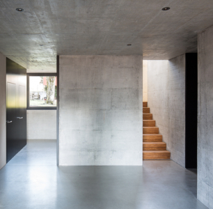 türen neubau wohnhaus beton holz schwarz modern rombach