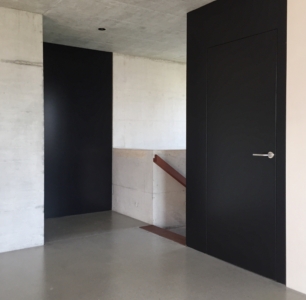 türen neubau wohnhaus einliegerwohnung schwarz modern holz beton innentueren rombach